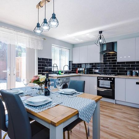 Stylish 4 Bedroom Home Close To Manchester City Centre Экстерьер фото